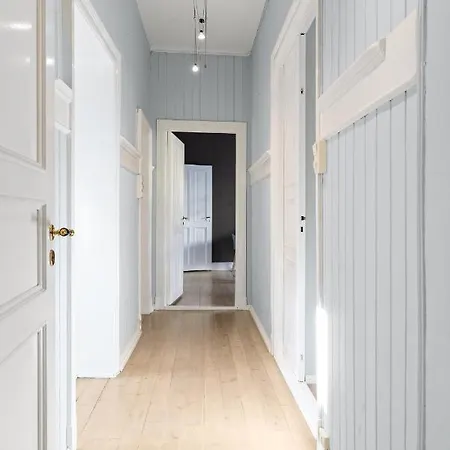 Nordic Host - Royal Palace And Harbor Family Apartment *